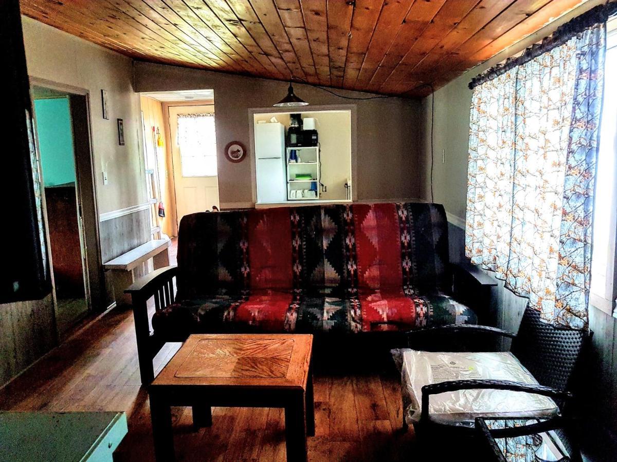 Cloyne Marble Lake Lodge מראה חיצוני תמונה